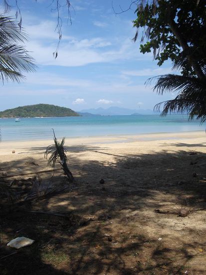 Waehrend des wartens im Pick-Up... sieht echt toll aus dieser Strand... unglaublich das es in Thailand noch so schoene leere Straende gibt !