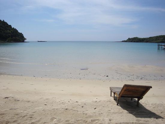 Dies hier war der Strand vor unserem Bungalow... in einer ruhigen Bucht gelegen. Nicht schlecht, oder ?