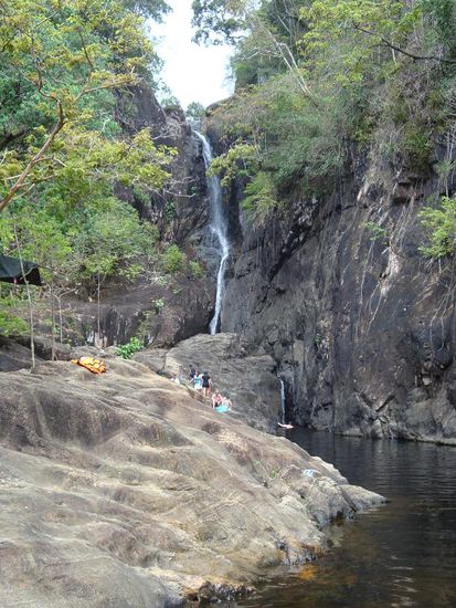Der Wasserfall und darunterliegende Pool.