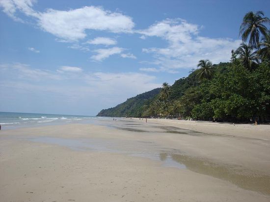 Die wirklich schoene "White Sand Beach"... diesmal bei schoenem Wetter.