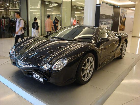 Irgend ein tolles Auto innerhalb eines Shopping-Malls... dieses Teil habe ich zuvor noch nie gesehen.