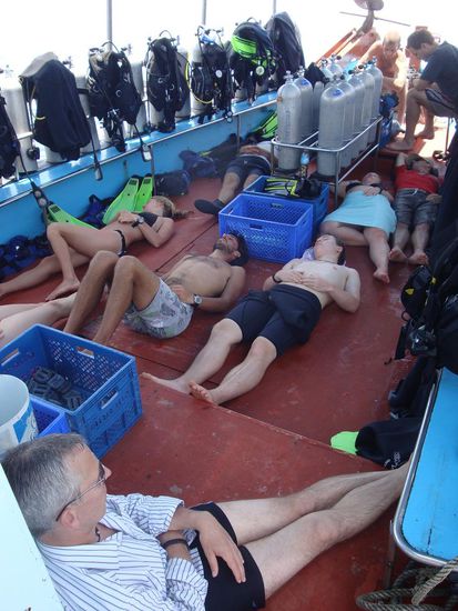 Kurze Pause waehrend zwei Tauchgaengen 