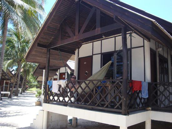 Unser Bungalow an der Hat Rin Beach... mit Klimaanlage, was nach ueber einer Woche schwitzen unglaublich schaetzen.