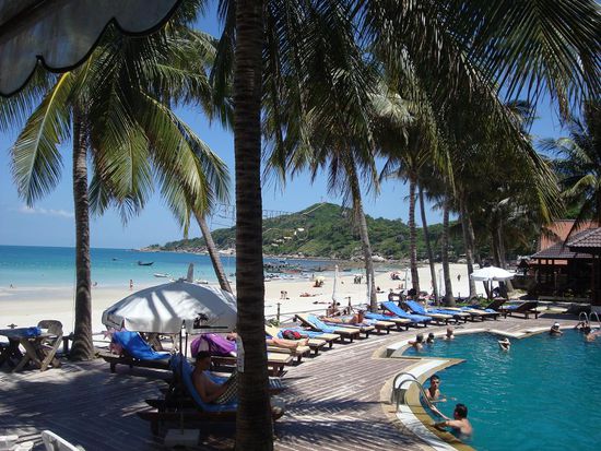 Sicht von unserem Resort... Pool und daneben ein toller Strand !