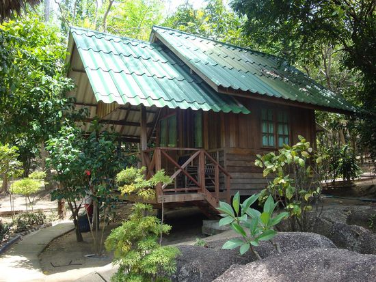 Unser Bungalow in einer schoenen Gartenanlage halb im Dschungel... so richig gemuetlich !