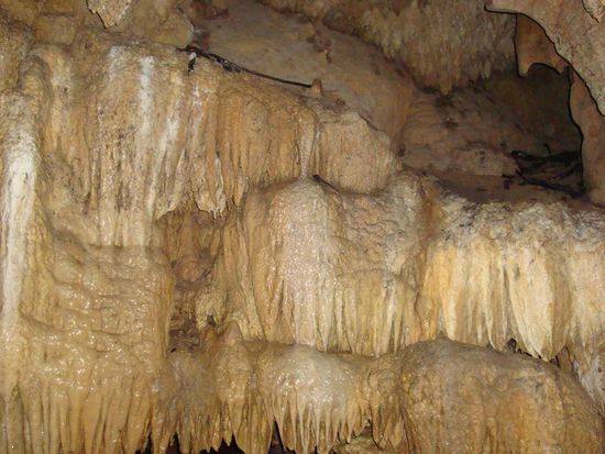 Felsen vom Wasser verformt und verfaerbt... sah richtg toll aus.