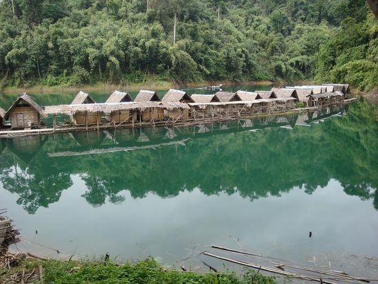 Sicht vom Dschungel auf unser "Dorf" auf dem Wasser, ein total friedlicher Ort !