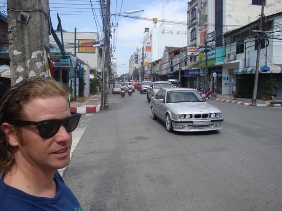 Phuket-Town... hier sah man auch immer wieder anstaendige Auto, wie z.B. dieser BMW !