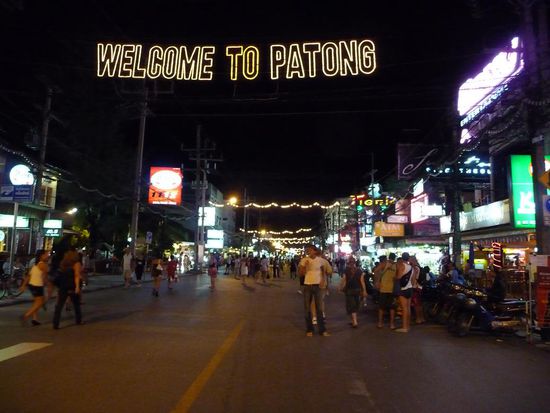 Ankunft in der Barstrasse von "Patong".