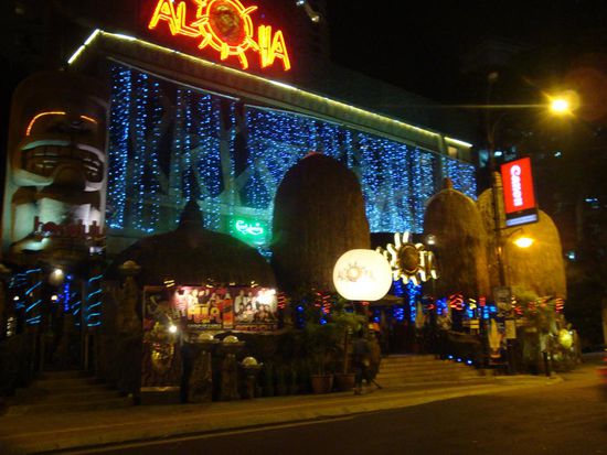 Hier eine der vielen meistens recht stylischen Bars die wir auf dem Weg passierten...