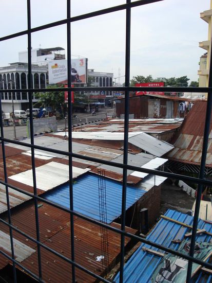 Blick von unserem Hotelzimmer auf die Strasse...