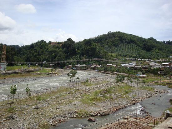 Der erste Anblick von Bukit Lawang... sah echt toll aus mit dem Fluss !