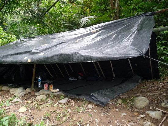 Und dies war der Schlafplatz... ein wenig hart, aber fuer eine Nacht ging das voll ok.