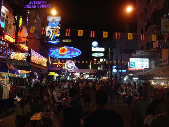 Die beruehmt &amp; beruechtigte Kaoh San Road.