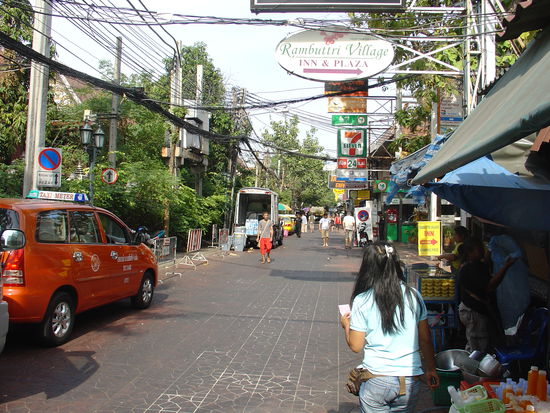 Und dieselbe Strasse nochmals am naechsten Morgen.