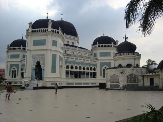Eine Moschee in Medan... leider zu nahe am "Angel Guesthouse"... das 04.00 Morgegebet machte uns teilweise richtig Wahnsinnig !