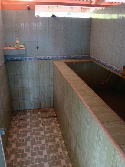 Und hier noch ein Foto der speziellen Dusche... die Dusche selbst war ok, aber das Wasser war total uebel !