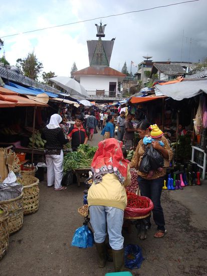 Und nochmals Markt... hier wurden hauptsaechlich Esswaren und Kleider verkauft.