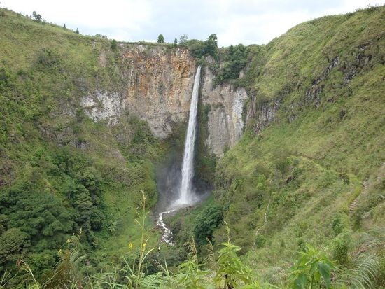 Kurzer Stop beim Wasserfall... sah echt toll aus, ein weiterer Vorteil des "Tourist-Busses".