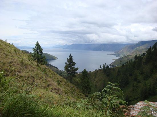 Und die Sicht vom Wasserfall auf den Lake Toba...
