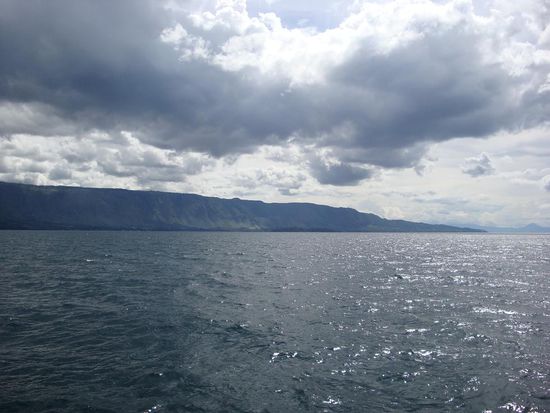 Unser Ziel... die Insel "Samosir" inmitten des groessten Kratersees von Suedostasien.