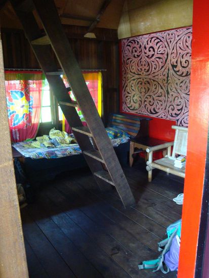 Das Untergeschoss unserer Unterkunft mit "Petri's" Bett und Leiter zu unseren Betten.