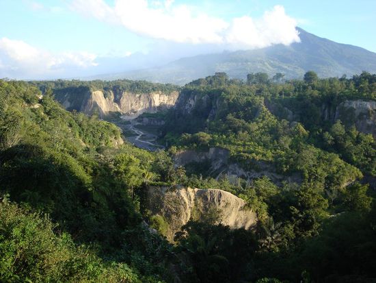 Die Schlucht mit dem Vulkan im Hintergrund... sah toll aus.