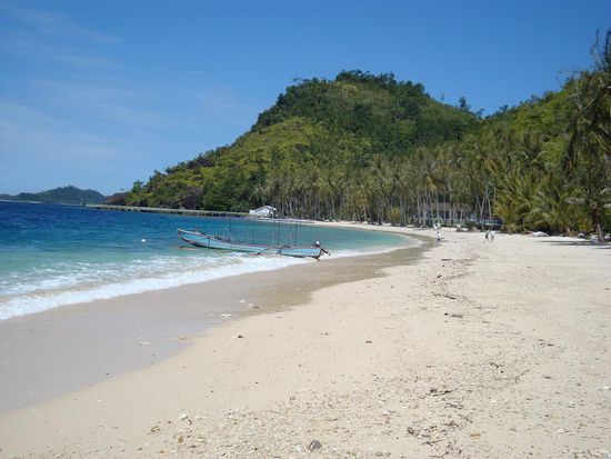 Und der Strand an dem wir ankamen, hier befinden sich auch die wirklich edlen Bungalows...