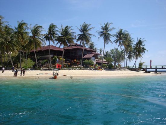 Noch ein letzer Blick zueruck auf das Resort beim verlassen der Insel... ein  schoener und vorallem total unbekannter Ort.
