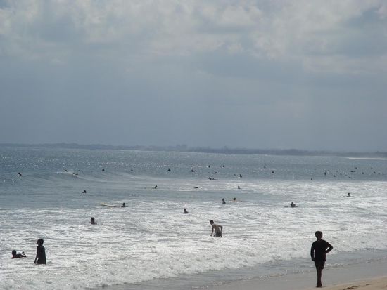 Es hatte natuerlich auch ein paar Surfer im Wasser... 