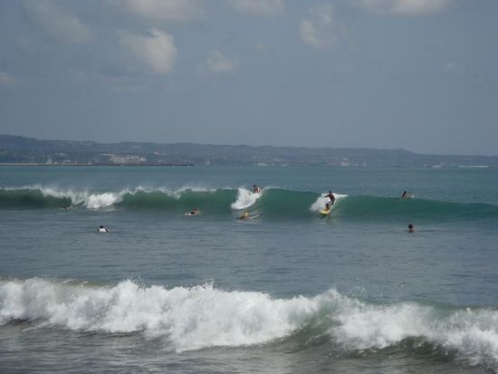 Surfer in "Action"... schoene nicht zu grosse Wellen fuer Anfaenger.