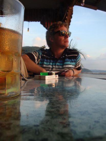 Kaltes Bier und Sonnenuntergang... einer der vielen Vorzuege des Reisens. 