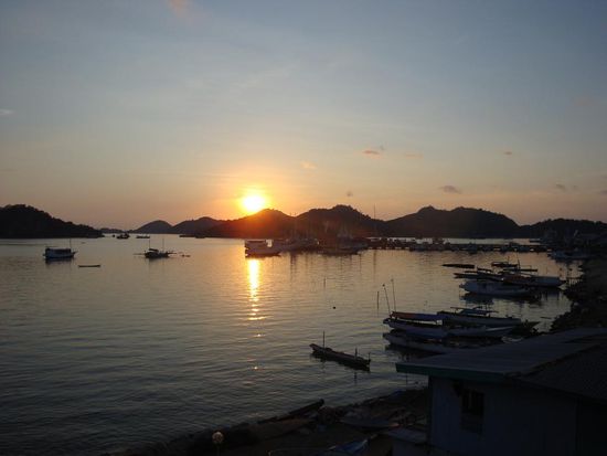 Und dies war unsere Sicht auf die Bucht vor "Labuanbajo".
