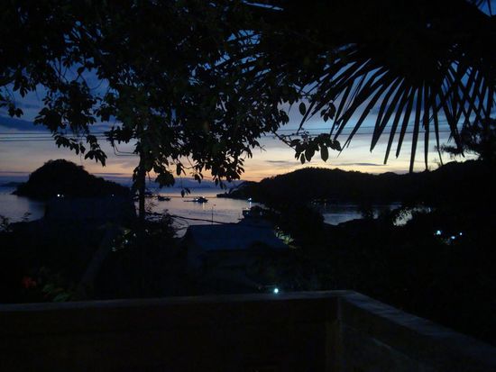 Und eine weiterer schoener Sonnenuntergang, diesmal vom Restaurant des "Gardena Hotels" wo wir meistens assen.