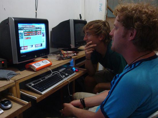 So sah dies aus, wir haben unsere Lautsprecher angeschlossen und so noch den ersten Sieg von Federer in Paris miterlebt... yes !!