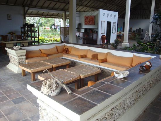 Gemuetliche Sofas in der Eingangshalle...