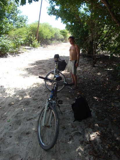 Erster Stop im Schatten schon nach kurzer Zeit... wir waren beide total verschwitzt !