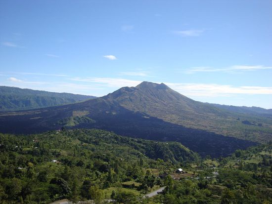 Blick vom Restaurant auf den Vulkan und den Lavastrom... sieht wohl total cool aus !