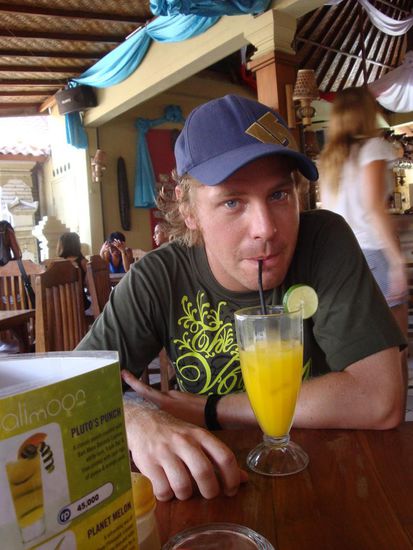 Fruchtsaft in einem unserer Lieblingslokale... Kuta's Essensmoeglichkeiten sind einfach riesig und auch richtig gunestig !