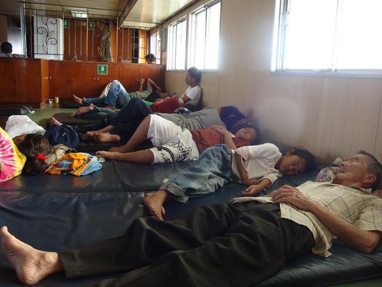 Und so sah dies aus... ich wieder mal als einziger Tourist zwischen den Locals.