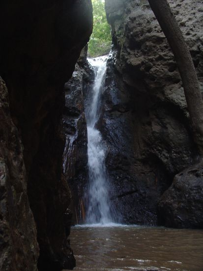 Und der Wasserfall selbst. (ca. 7m hoch)