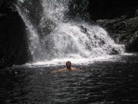 ... mit Wasserfall ...