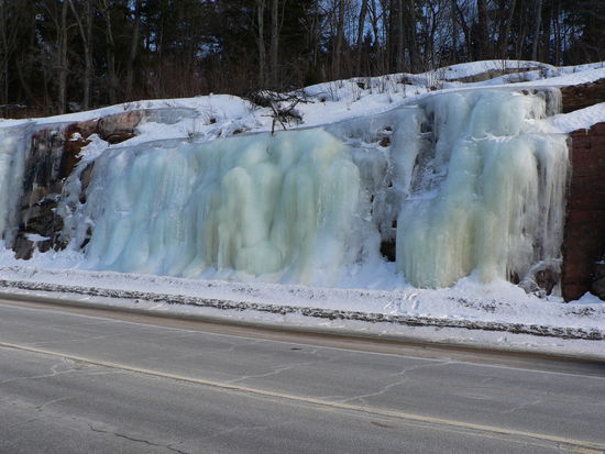 sie schillern in den verschiedensten Blautönen