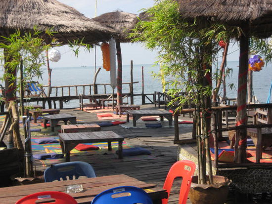 das beruehmte treeehouse, eigentlich sehen alle beachrestaurants ca. so aus am lonely beach