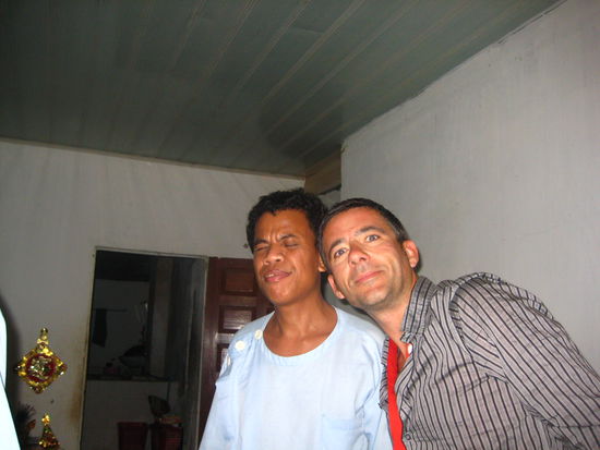 in kampot mein masseur: massage bei blindes!, uebrigens fotografiert von einem blinden