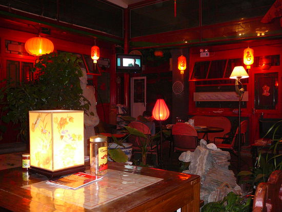 Der Innenhof des Hostels (abends)