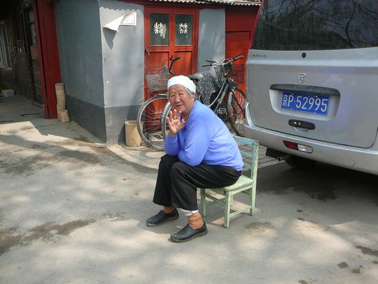 Eine Frau auf der Strasse