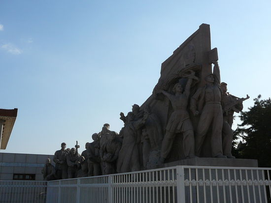 Ideale in Stein gehauen, vor Maos Mausoleum