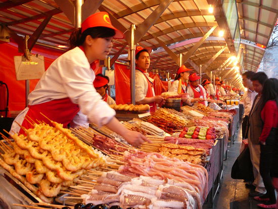Markt der unglaublichsten Sachen am Stiel