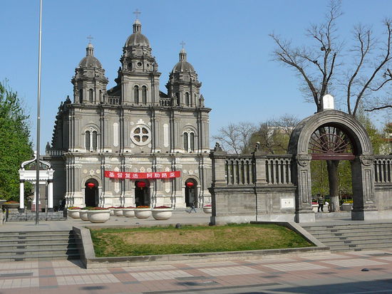 Es gibt hier sogar eine katholische Kirche (was Przemek natuerlich fotografieren musste  )